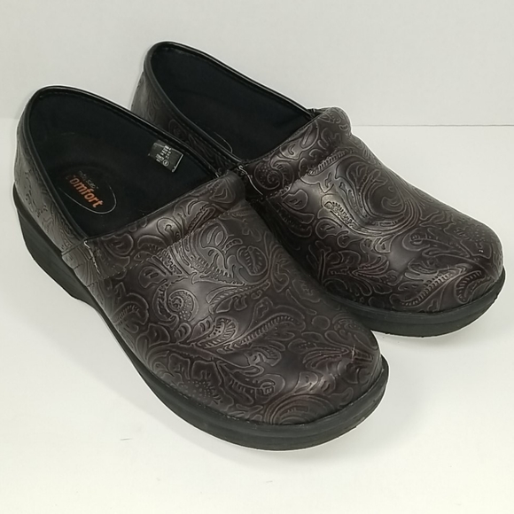 safeTstep Women's Slip Resistant Brown Clogs - Picture 1 of 8